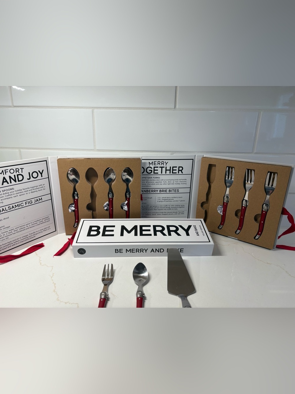 Santa Barbara Design Studio 4 Appetizer Forks, 4 Appetizer Spoons and 1 Server